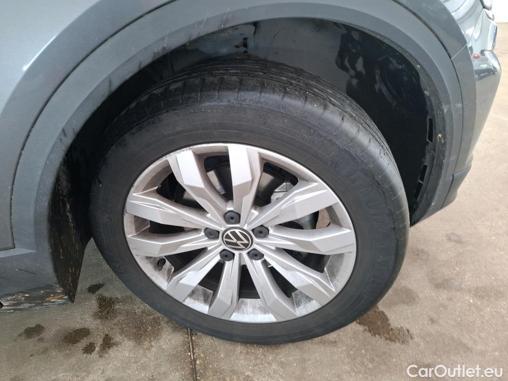  Volkswagen  T-ROC VOLKSWAGEN  / 2017 / 5P / SUV 1.5 TSI 150 EVO CARAT DSG7 #19