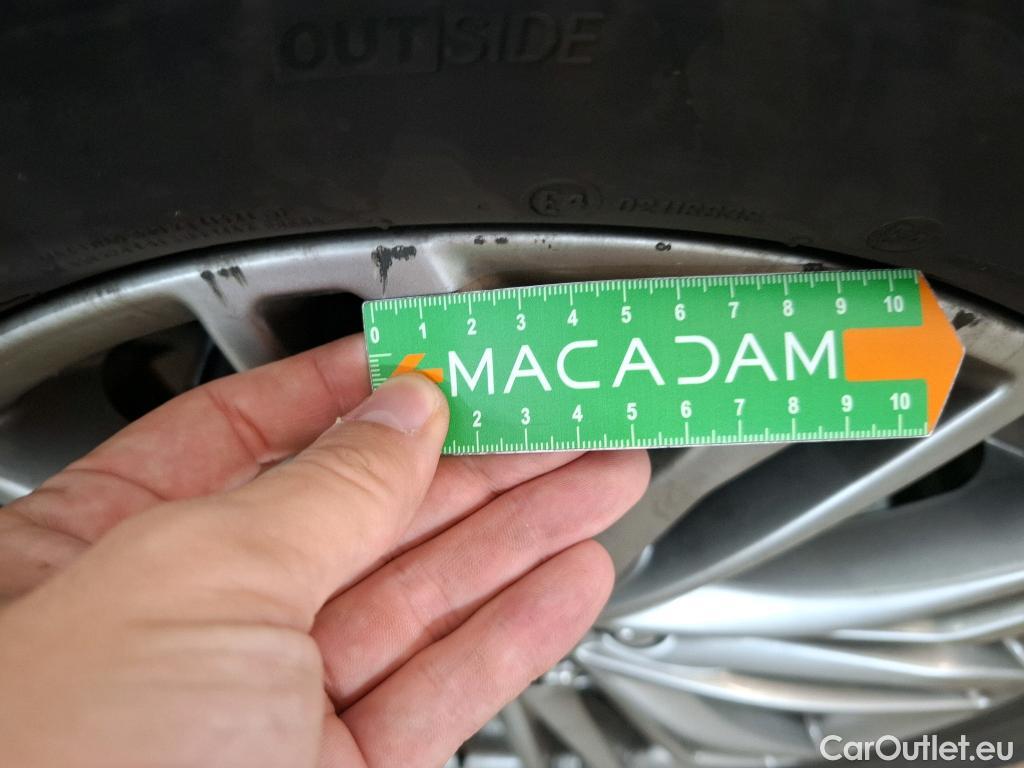  Toyota  C-HR TOYOTA  / 2016 / 5P / SUV 2.0 HYBRIDE 184 DISTINCTIVE #4