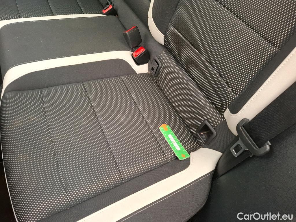  Volkswagen  T-ROC VOLKSWAGEN  / 2017 / 5P / SUV 1.5 TSI 150 EVO CARAT DSG7 #38