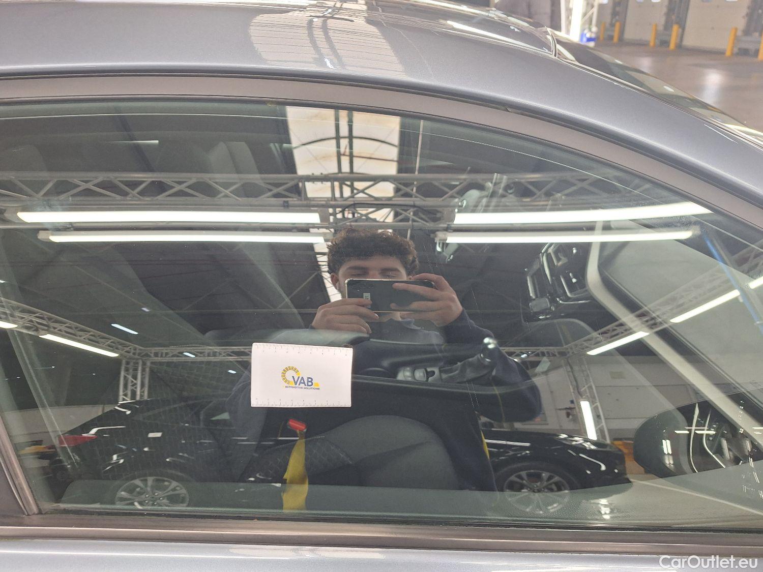  Toyota  C-HR Toyota,  '16, Toyota  1.8 VVT i-Hybrid C-Enter E-CVT 5d #18