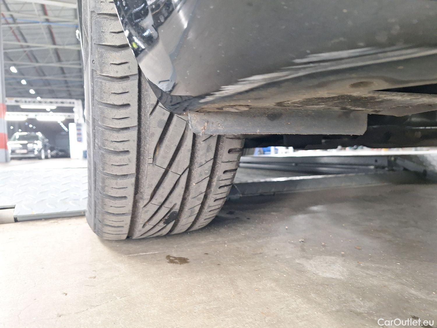  Peugeot  208 Peugeot,  '11, Peugeot  1.2 PureTech 81kW S/S Auto Allure 5d #98