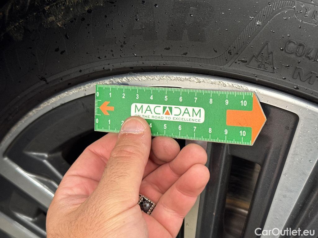  Bmw  Serie 1 BMW Série 1 / 2019 / 5P / Berline 116i Business Design #4