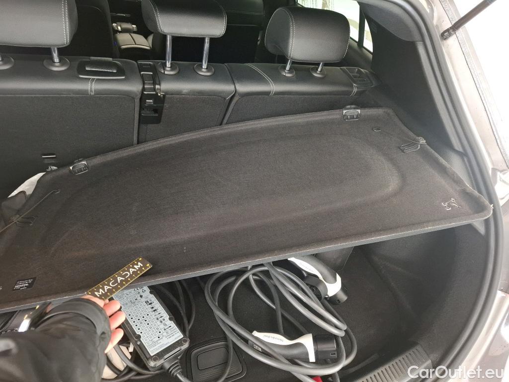  Mercedes  A-Klasse Classe A Compact / 2018 / 5P / Berline A 250 e Business Line 8G-DCT #36