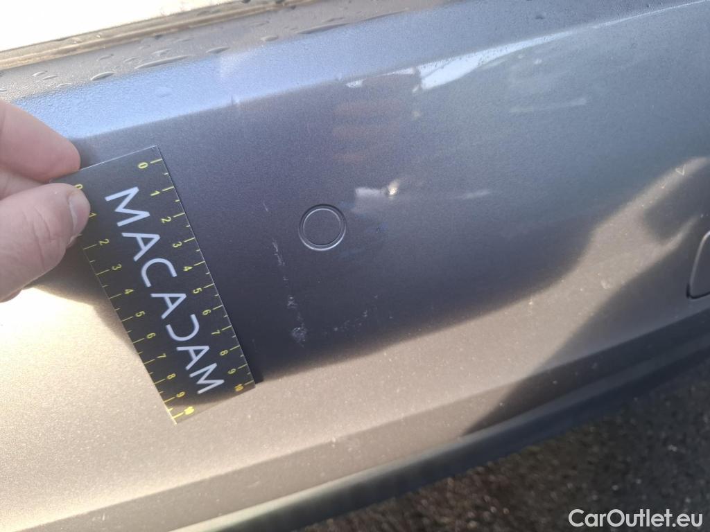  Mercedes  A-Klasse Classe A Compact / 2018 / 5P / Berline A 250 e Business Line 8G-DCT #24