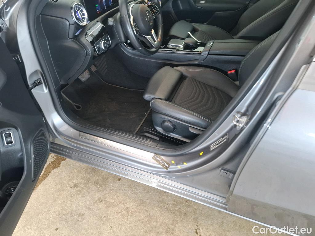  Mercedes  A-Klasse Classe A Compact / 2018 / 5P / Berline A 250 e Business Line 8G-DCT #16
