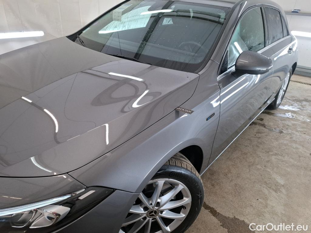  Mercedes  A-Klasse Classe A Compact / 2018 / 5P / Berline A 250 e Business Line 8G-DCT #32