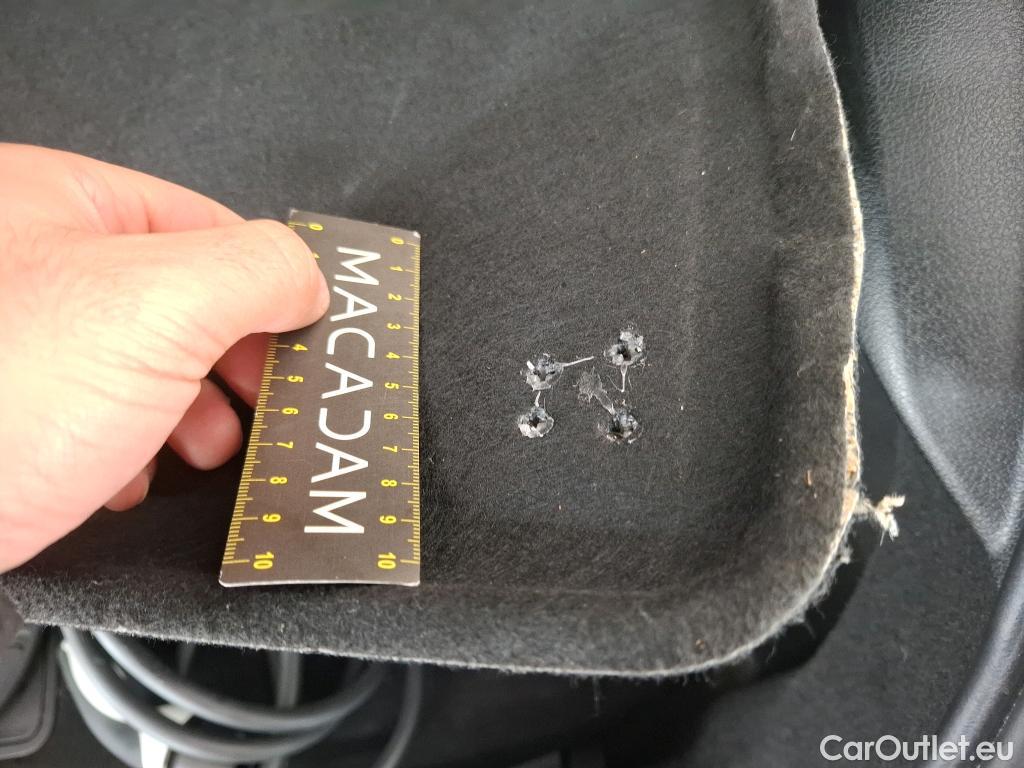  Mercedes  A-Klasse Classe A Compact / 2018 / 5P / Berline A 250 e Business Line 8G-DCT #35