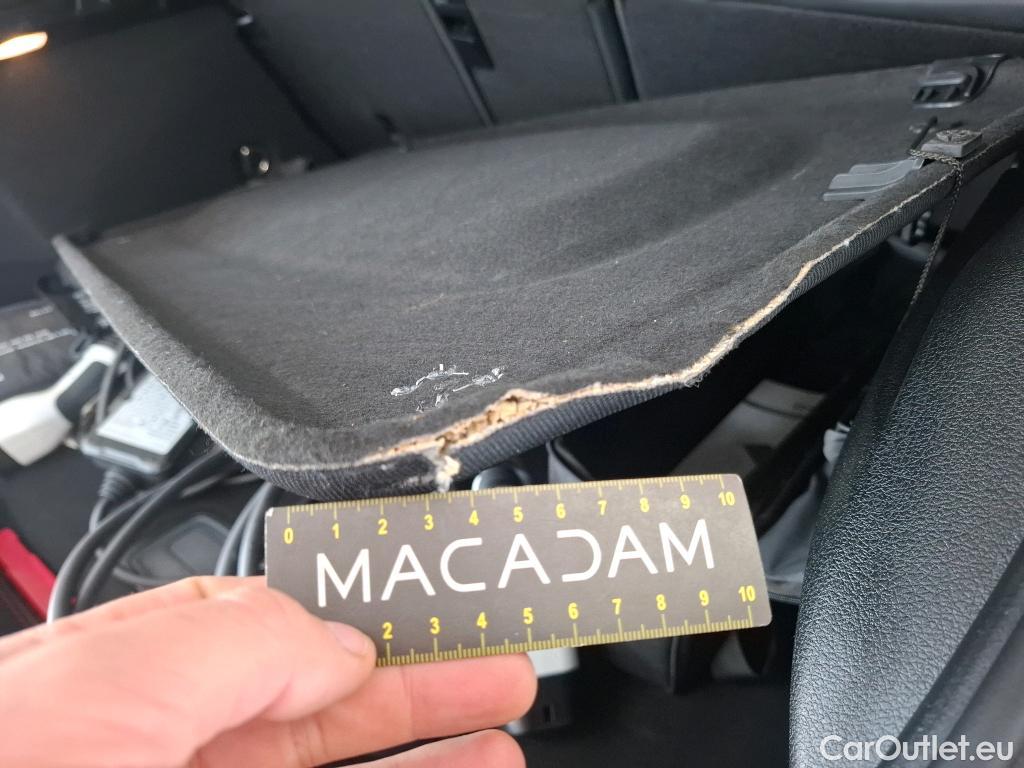  Mercedes  A-Klasse Classe A Compact / 2018 / 5P / Berline A 250 e Business Line 8G-DCT #28