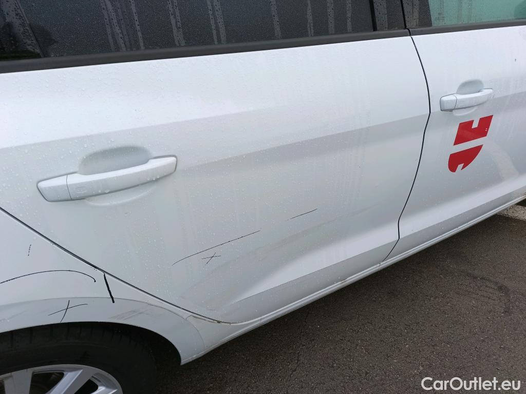  Audi  A1 Sportback AUDI A1 / 2018 / 5P / berlina con portón Sportback Advanced 30 TFSI 81kW (110CV) #3