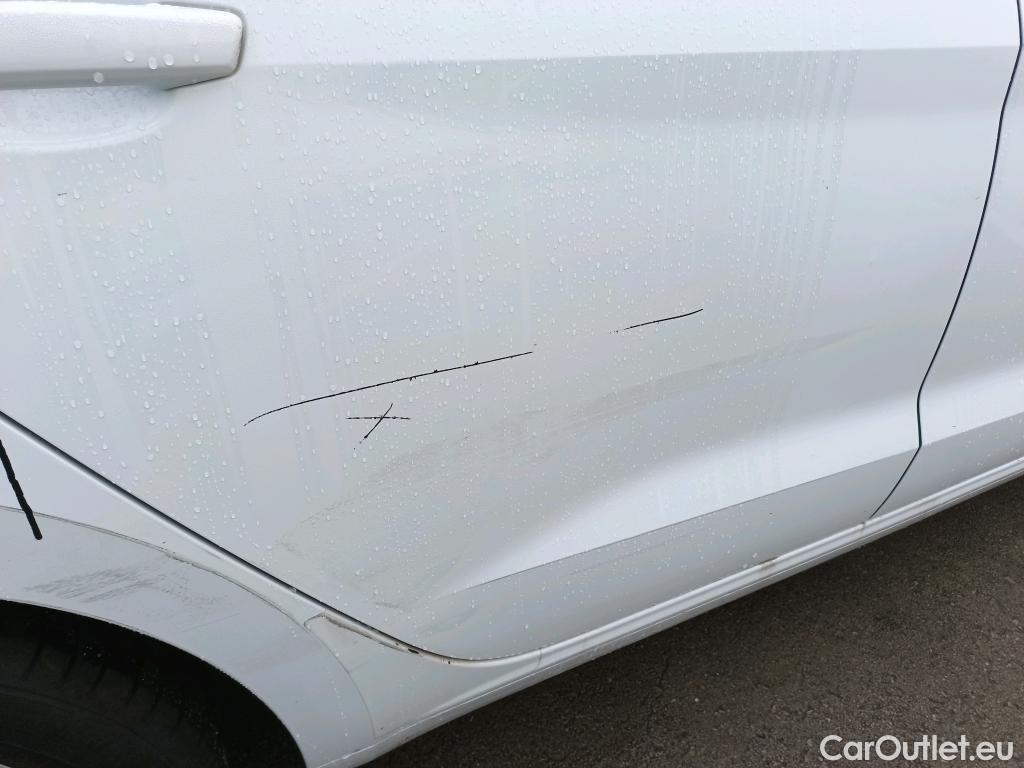  Audi  A1 Sportback AUDI A1 / 2018 / 5P / berlina con portón Sportback Advanced 30 TFSI 81kW (110CV) #4