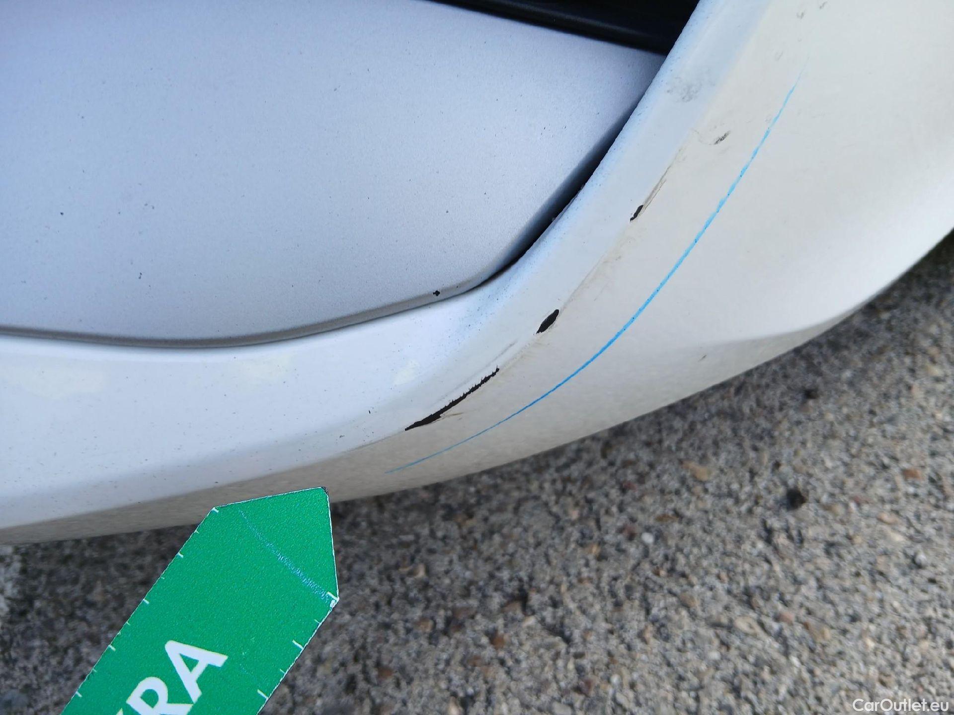  Audi  A3 AUDI  / 2024 / 5P / berlina con portón Sportback Advanced 35 TFSI 110kW S tron #3