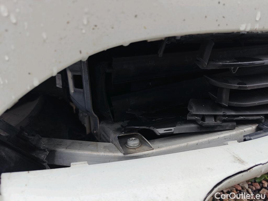  Bmw  Serie 3 BMW  / 2018 / 4P / sedán 320d Auto. #47