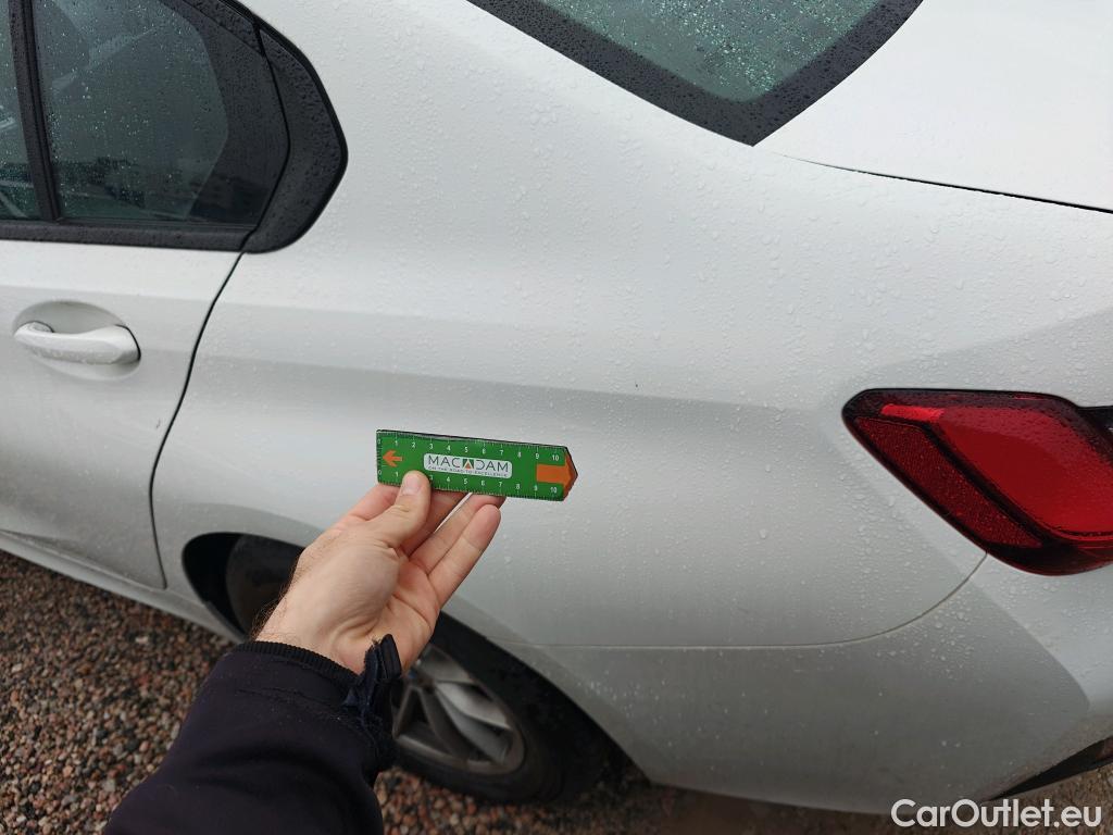  Bmw  Serie 3 BMW  / 2018 / 4P / sedán 320d Auto. #29