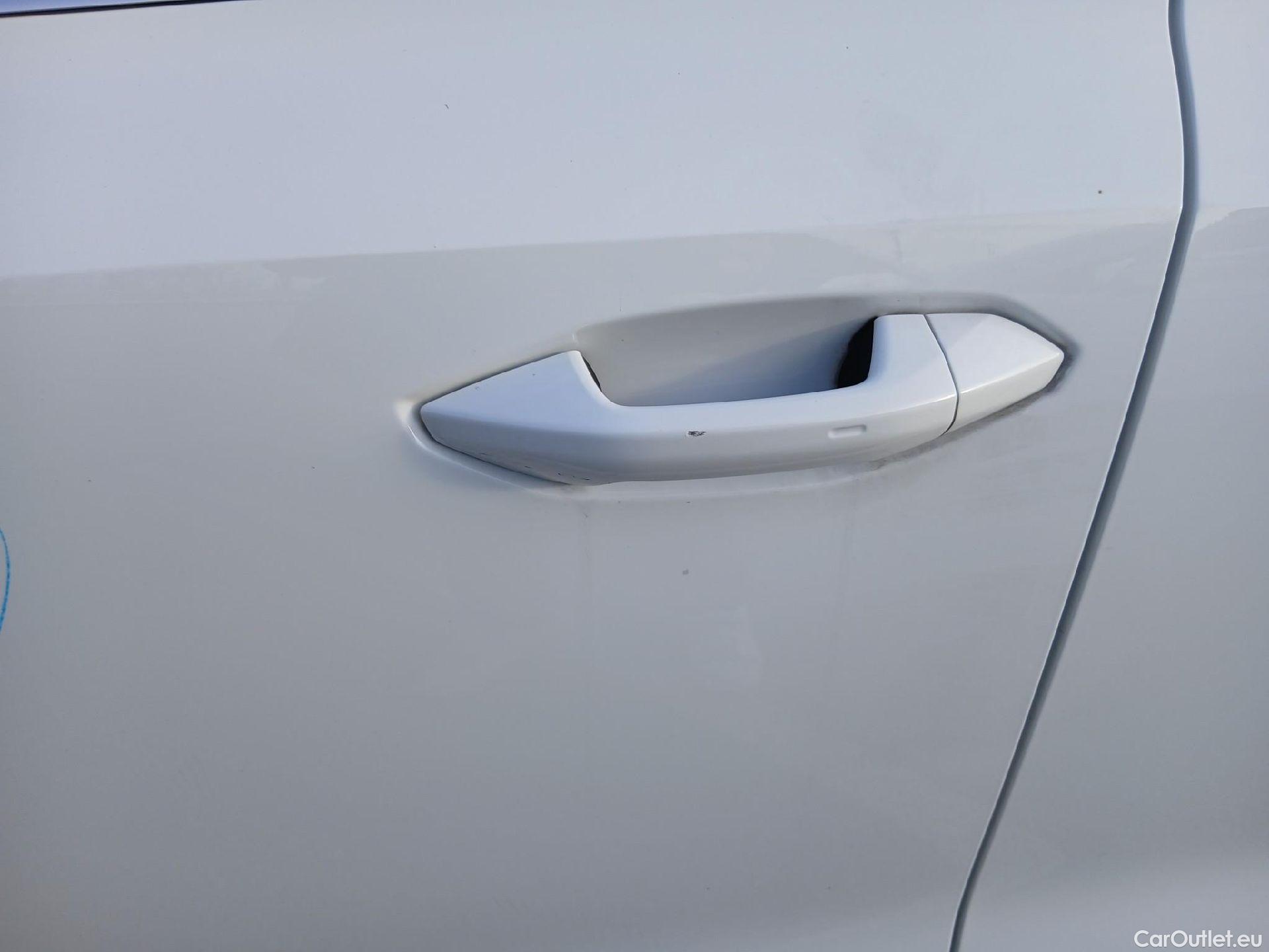  Audi  A3 AUDI  / 2024 / 5P / berlina con portón Sportback Advanced 35 TFSI 110kW S tron #6