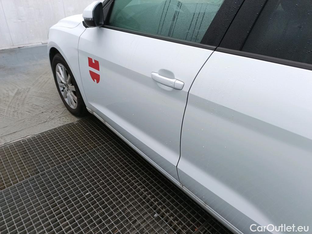  Audi  A1 Sportback AUDI A1 / 2018 / 5P / berlina con portón Sportback Advanced 30 TFSI 81kW (110CV) #8