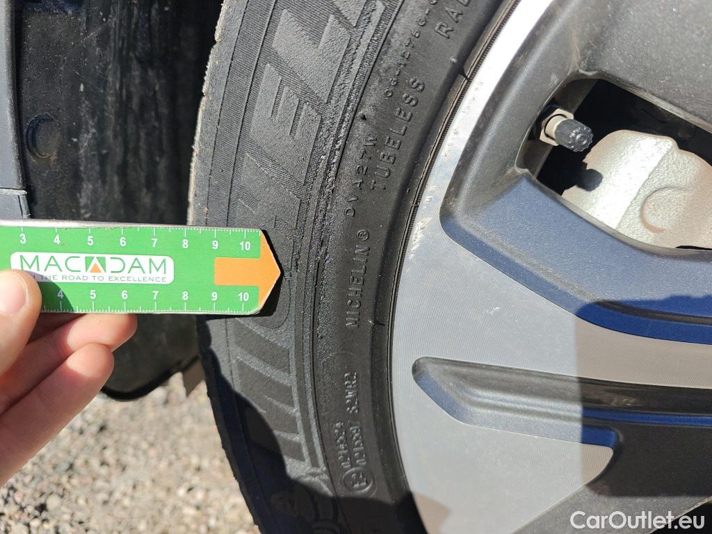  KIA  Niro KIA e- / 2016 / 5P / crossover e- 150kW (204CV) Drive (Long Range) #53