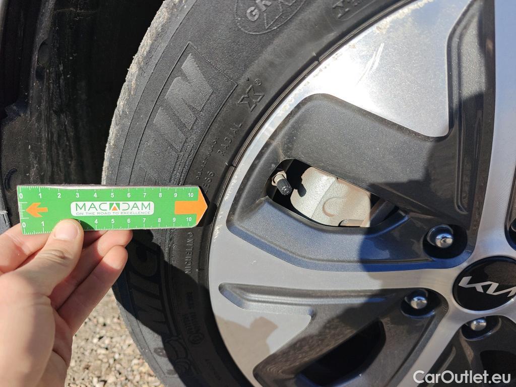  KIA  Niro KIA e- / 2016 / 5P / crossover e- 150kW (204CV) Drive (Long Range) #19