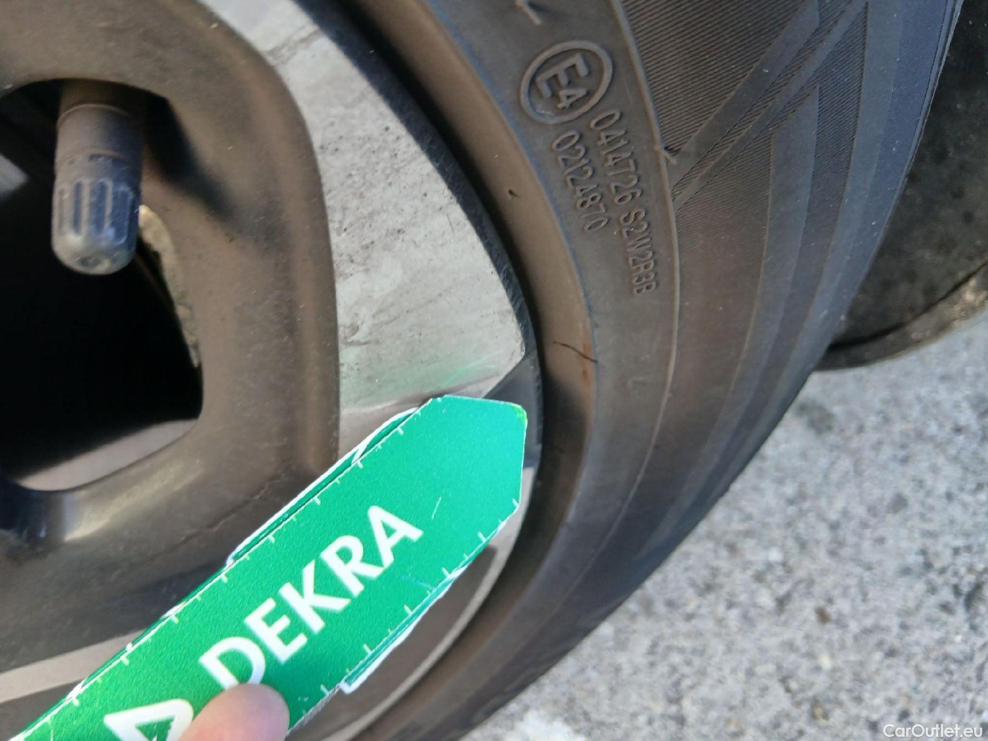  KIA  Sportage KIA  / 2022 / 5P / todoterreno 1.6 T-GDi 118kW (160CV) Drive 17