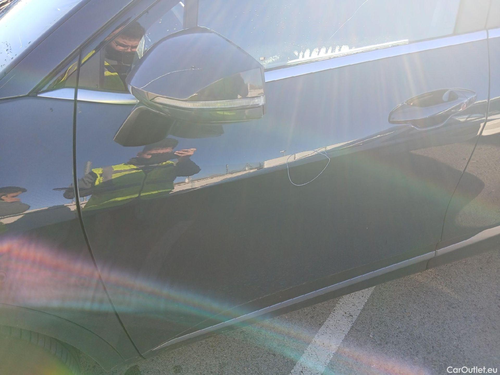  KIA  Sportage KIA  / 2022 / 5P / todoterreno 1.6 T-GDi 118kW (160CV) Drive 17