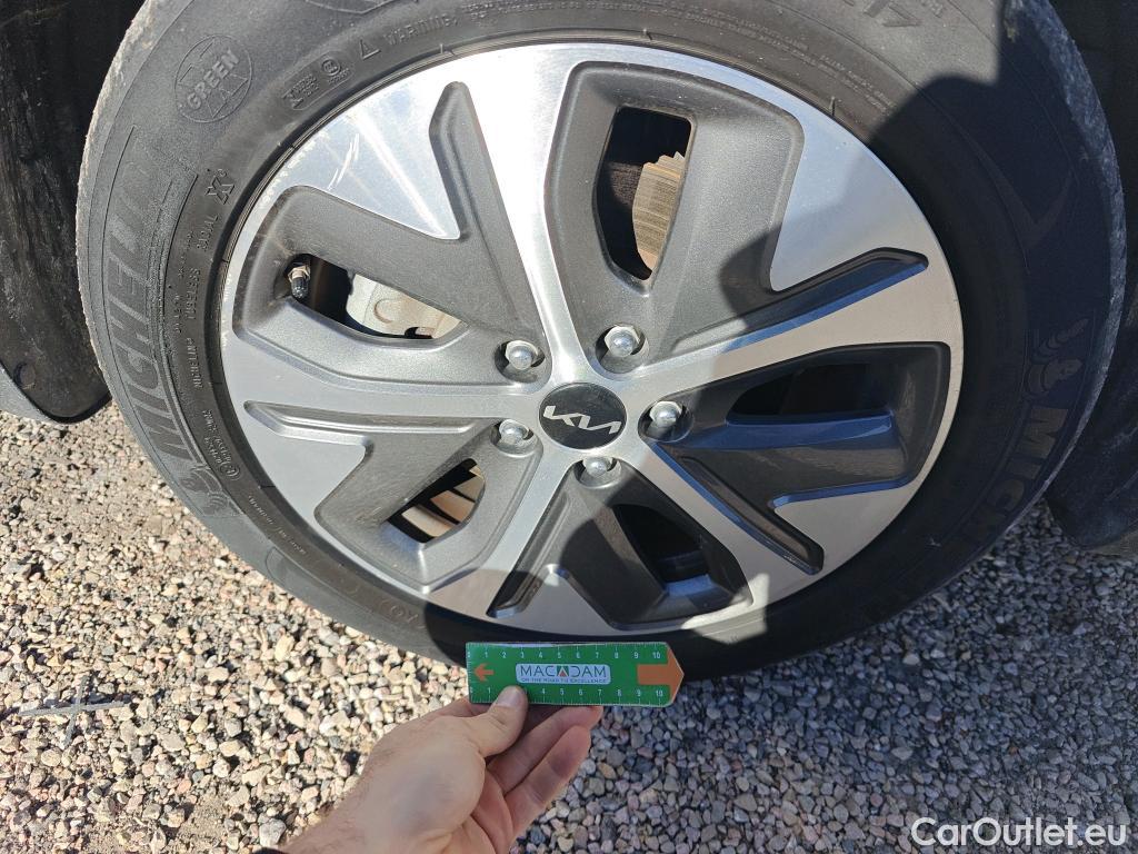  KIA  Niro KIA e- / 2016 / 5P / crossover e- 150kW (204CV) Drive (Long Range) #17