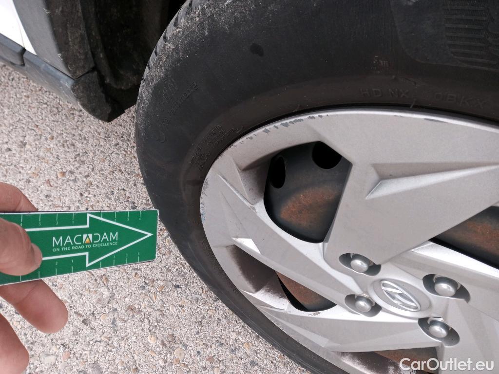  Hyundai  Bayon HYUNDAI  / 2021 / 5P / todoterreno 1.2 MPI Essence #13