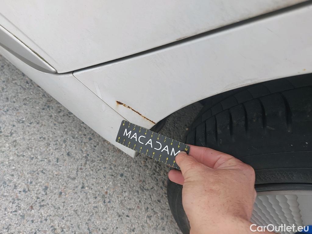  Hyundai   Ioniq HYUNDAI / 2019 / 5P / berlina con portón 1.6 GDI HEV Tecno DCT #4