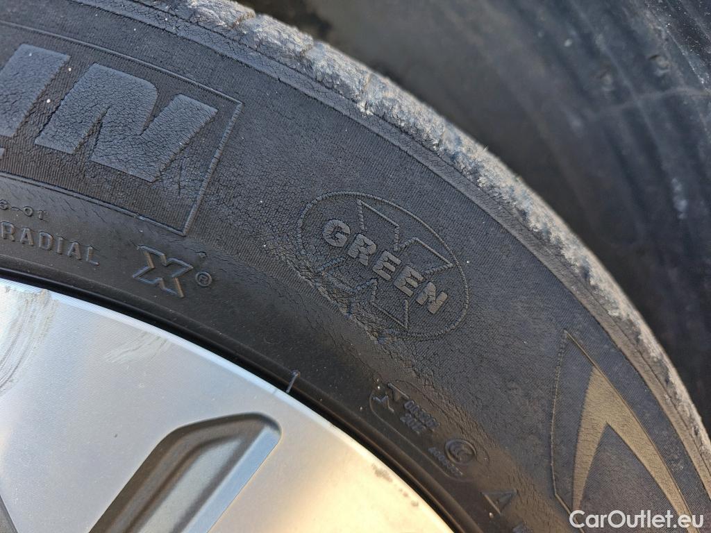  KIA  Niro KIA e- / 2016 / 5P / crossover e- 150kW (204CV) Drive (Long Range) #9