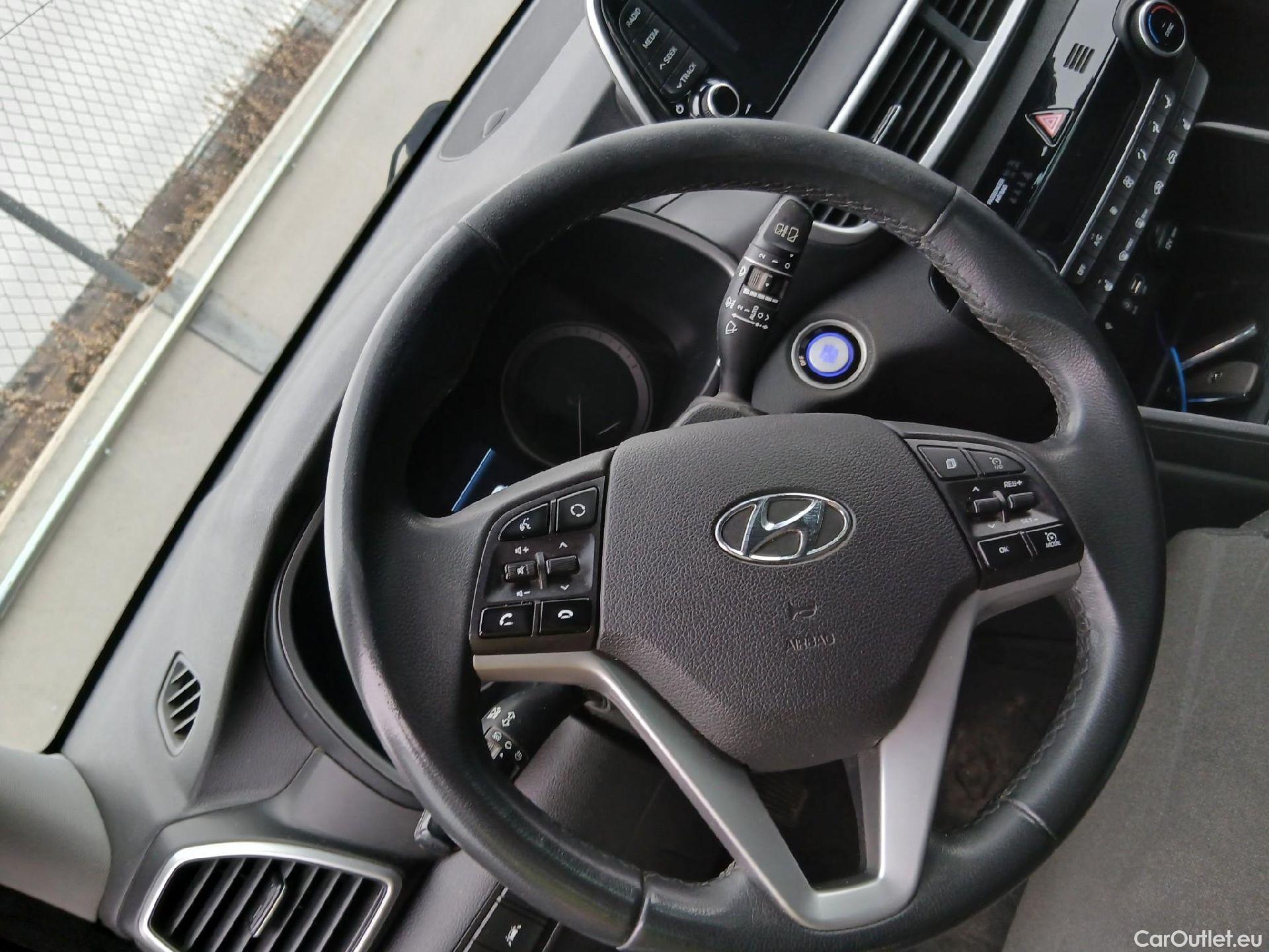  Hyundai  Tucson HYUNDAI  / 2018 / 5P / todoterreno 1.6 CRDI 85kW (116CV) 48V Tecno 4X2 #18