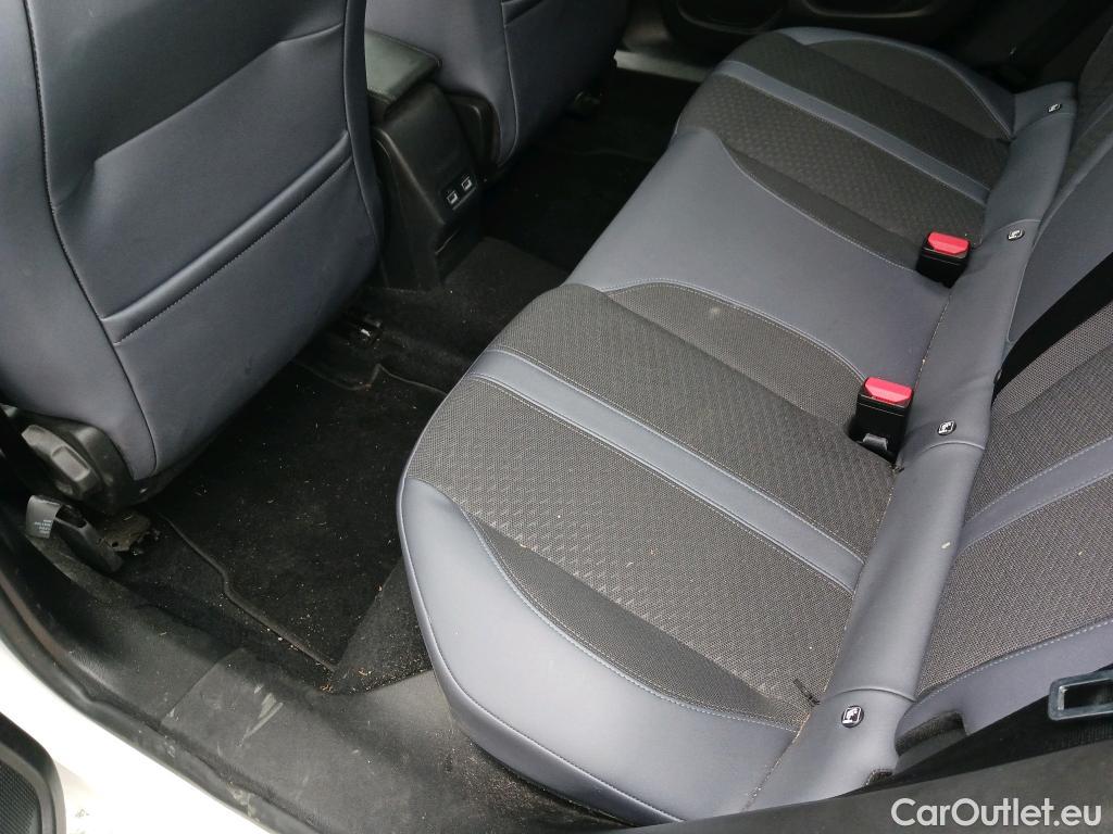  Peugeot  2008 PEUGEOT  / 2019 / 5P / todoterreno Allure Puretech 100 S&S BVM6 (CX) #3