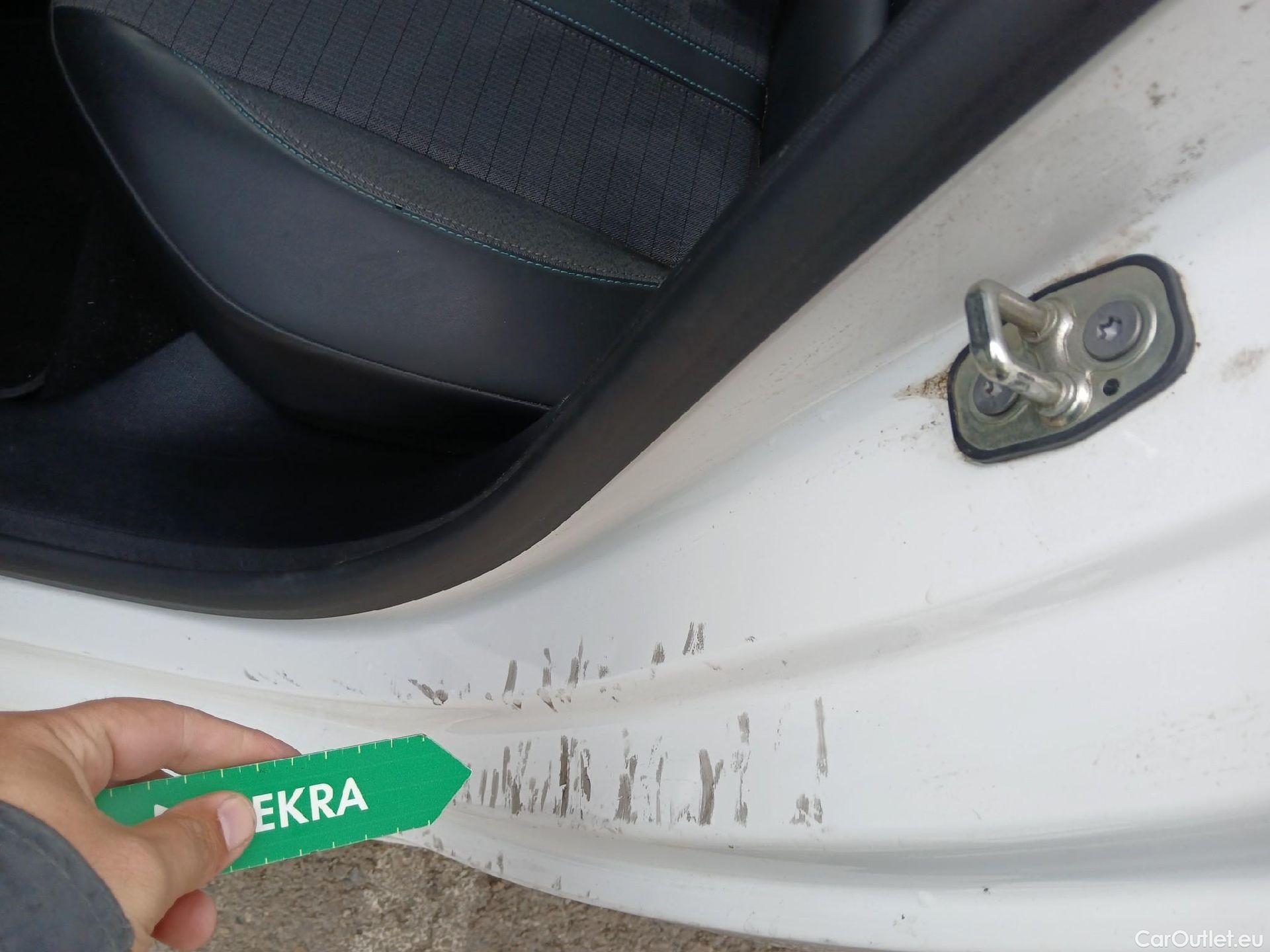  Peugeot  208 PEUGEOT  / 2019 / 5P / berlina con portón PureTech 73kW (100CV) Allure (CX) #8