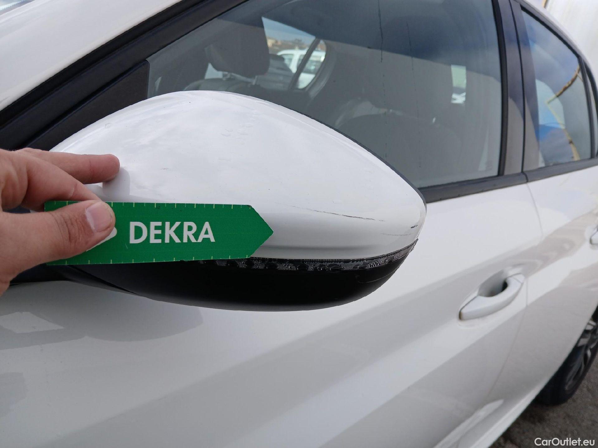  Peugeot  208 PEUGEOT  / 2019 / 5P / berlina con portón PureTech 73kW (100CV) Allure (CX) #27