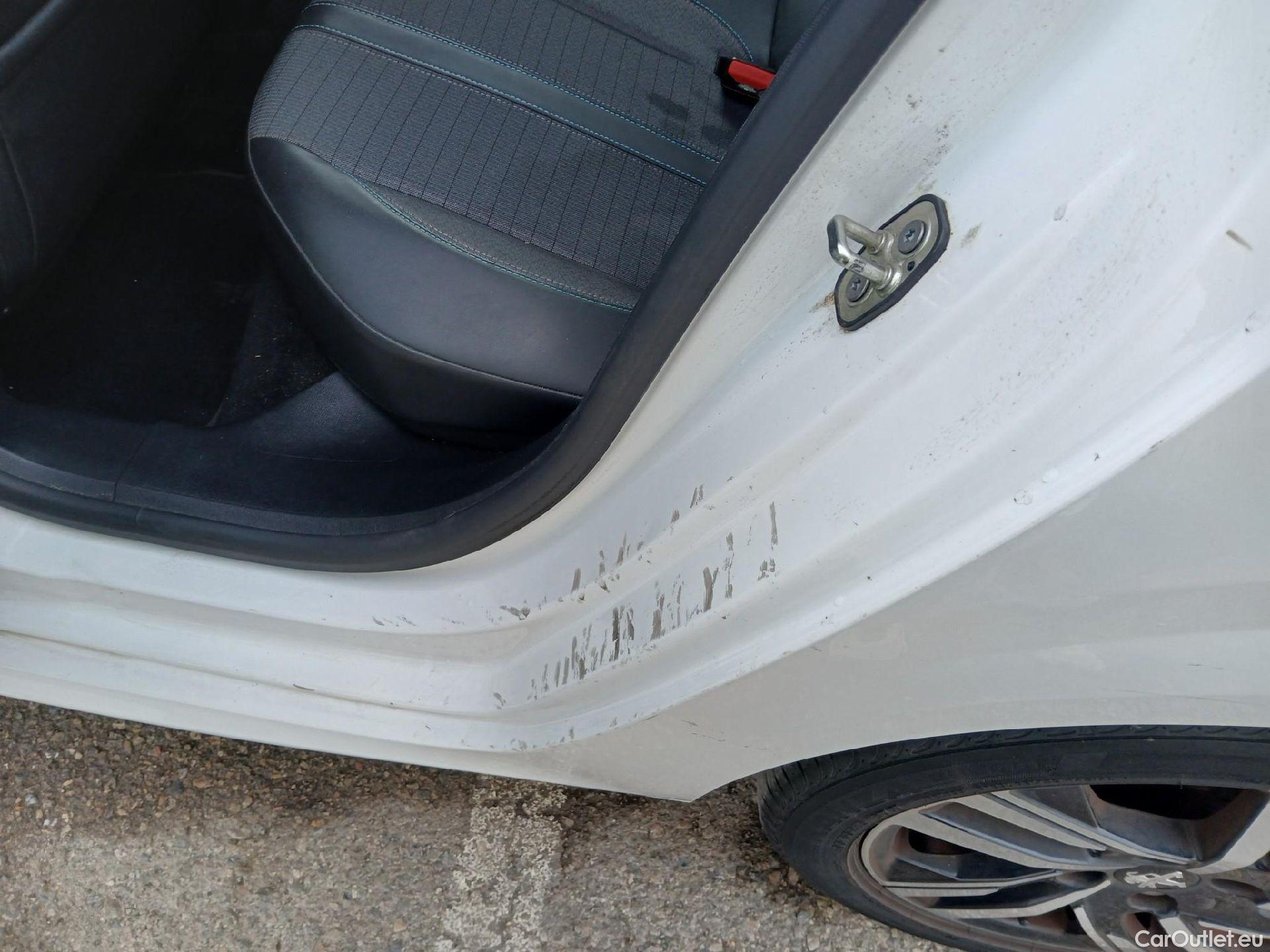  Peugeot  208 PEUGEOT  / 2019 / 5P / berlina con portón PureTech 73kW (100CV) Allure (CX) #7