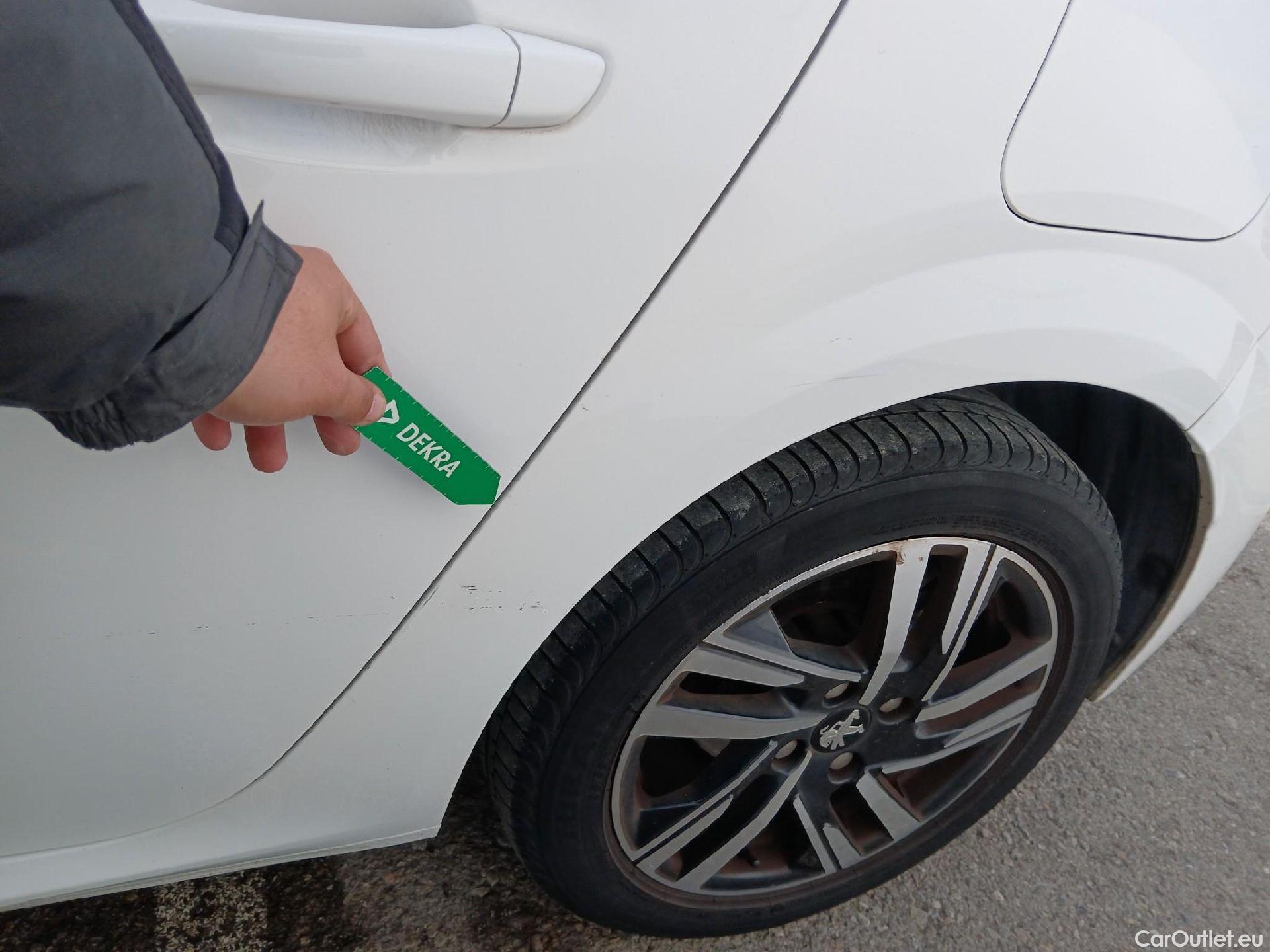  Peugeot  208 PEUGEOT  / 2019 / 5P / berlina con portón PureTech 73kW (100CV) Allure (CX) #35