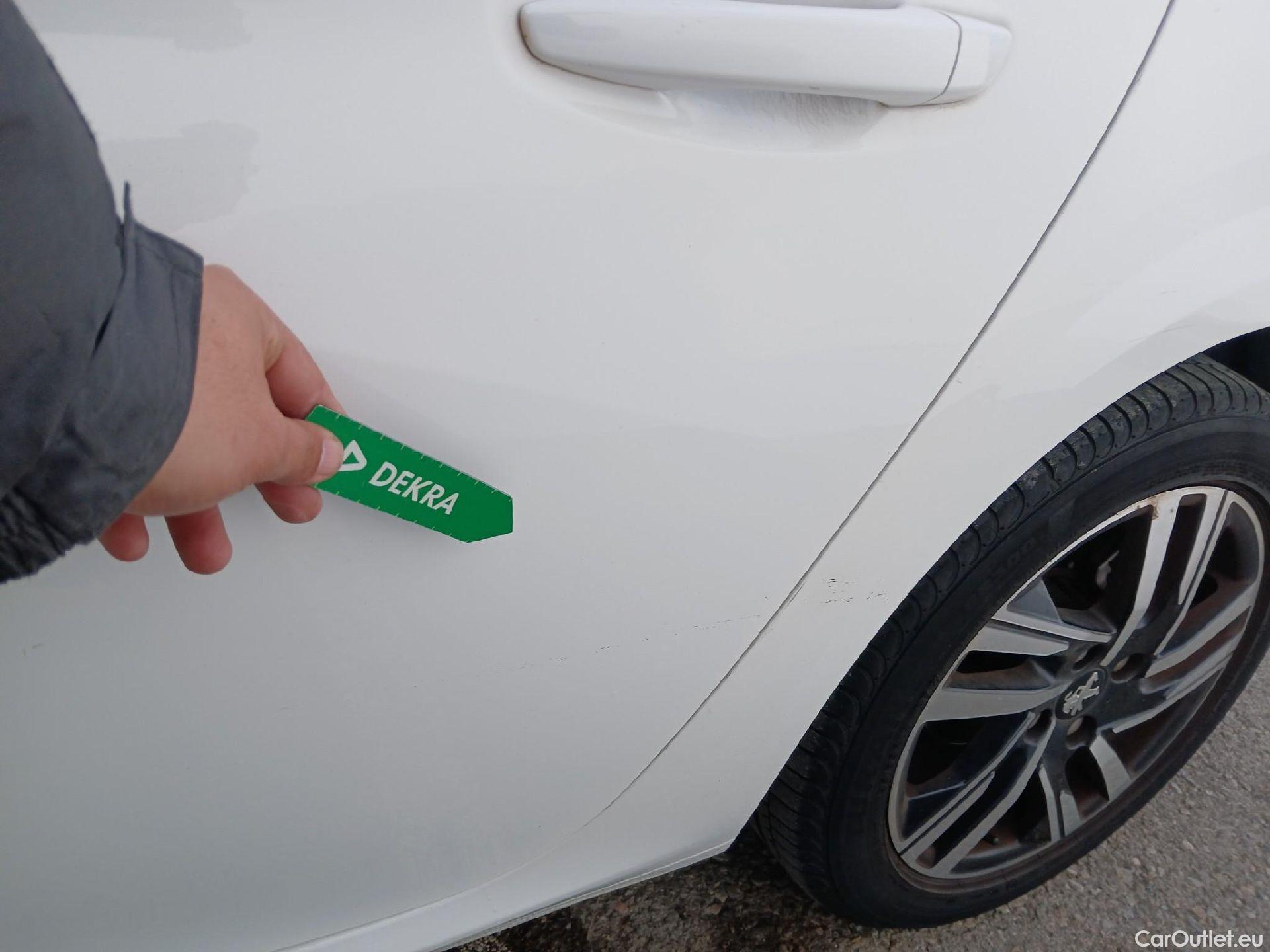  Peugeot  208 PEUGEOT  / 2019 / 5P / berlina con portón PureTech 73kW (100CV) Allure (CX) #33