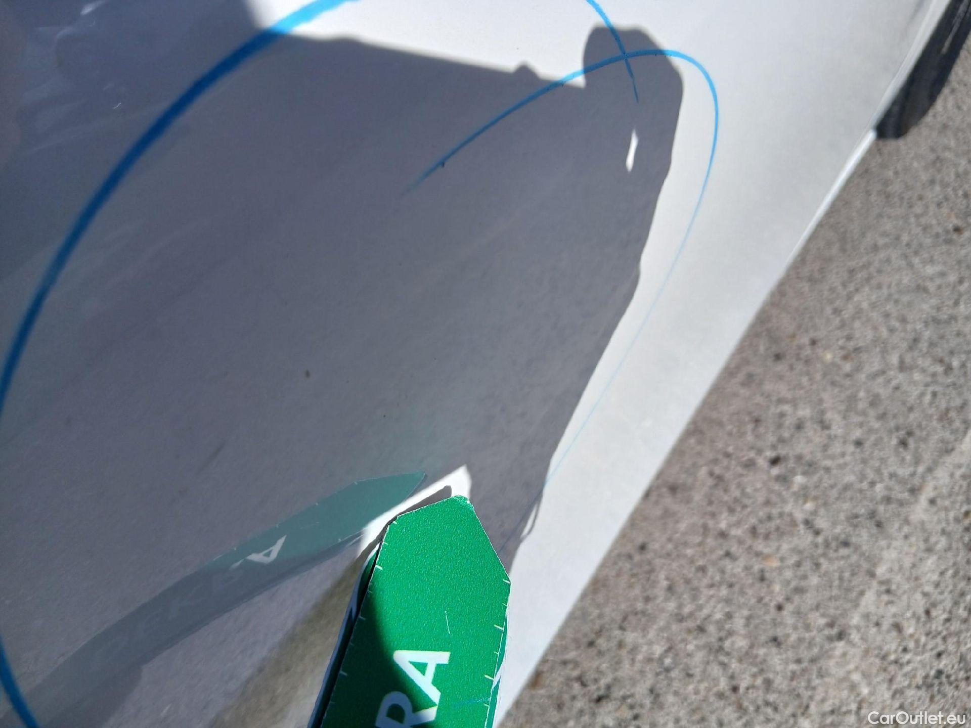  Mercedes  A-Klasse MERCEDES-BENZ Clase A / 2018 / 5P / berlina con portón A 180 #25