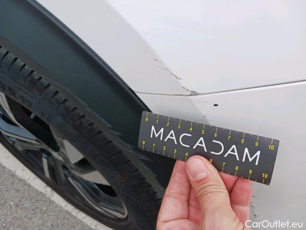  Peugeot  2008 PEUGEOT  / 2019 / 5P / todoterreno Allure Puretech 100 S&S BVM6 (CX) #12