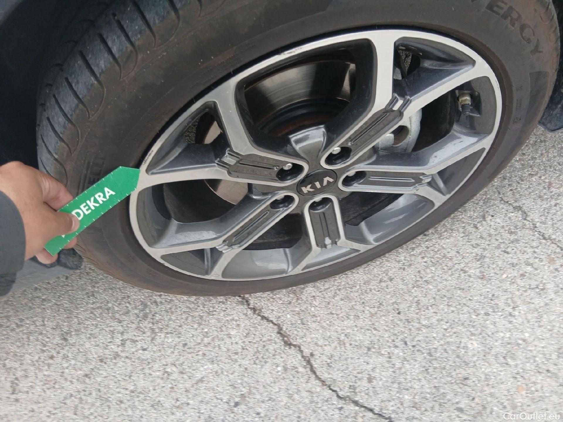  KIA  XCeed KIA  / 2019 / 5P / todoterreno 1.6 GDi PHEV 104kW (141CV) eMotion #22