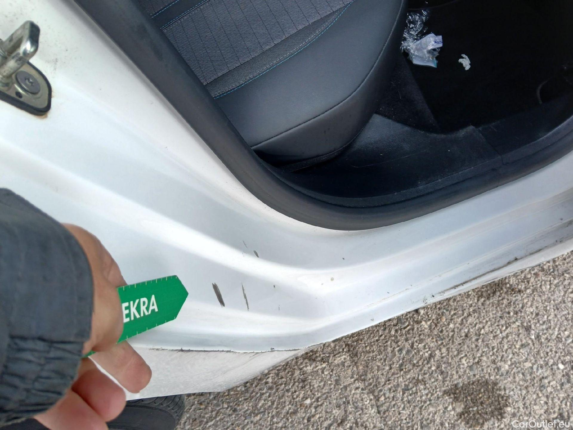  Peugeot  208 PEUGEOT  / 2019 / 5P / berlina con portón PureTech 73kW (100CV) Allure (CX) #9