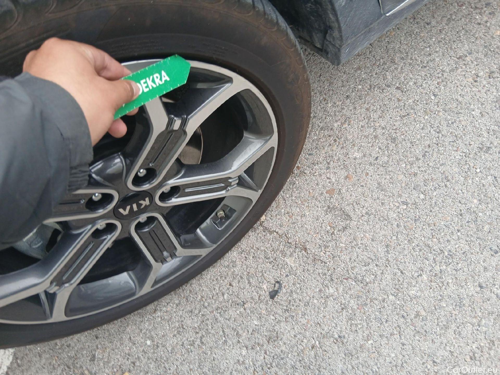  KIA  XCeed KIA  / 2019 / 5P / todoterreno 1.6 GDi PHEV 104kW (141CV) eMotion #9