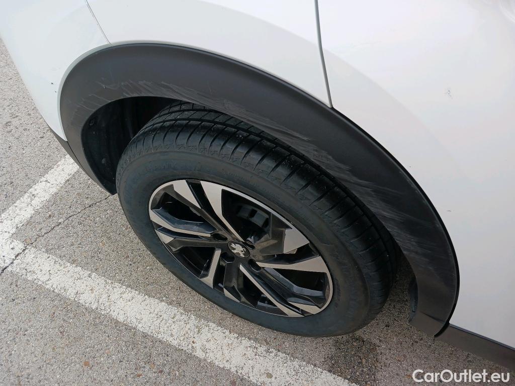  Peugeot  2008 PEUGEOT  / 2019 / 5P / todoterreno Allure Puretech 100 S&S BVM6 (CX) #25