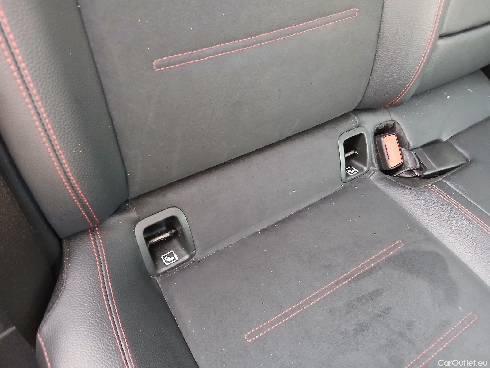  Mercedes  CLA-Klasse MERCEDES-BENZ CLA / 2019 / 5P / familiar CLA 250 e Shooting Brake #38