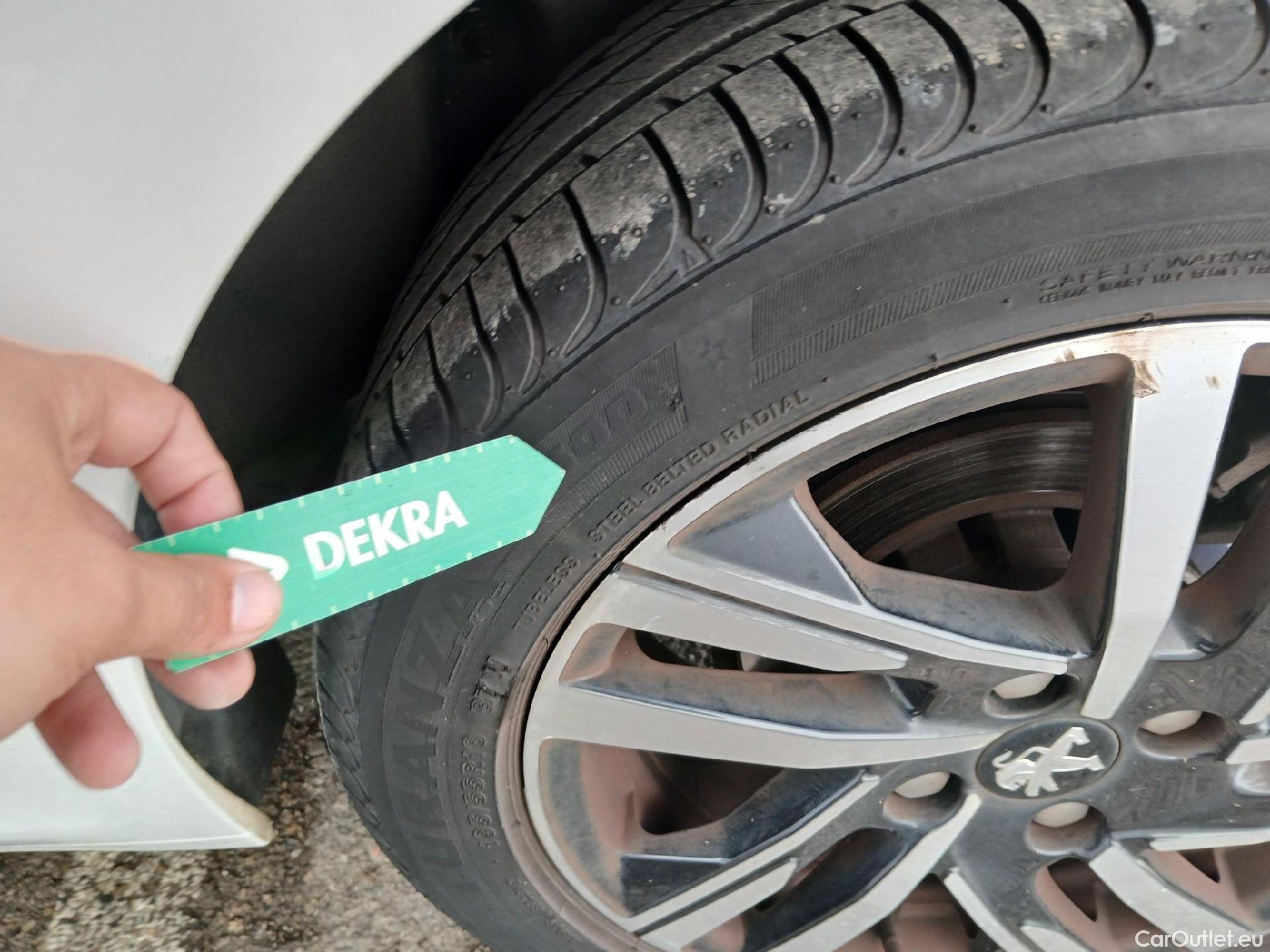  Peugeot  208 PEUGEOT  / 2019 / 5P / berlina con portón PureTech 73kW (100CV) Allure (CX) #40