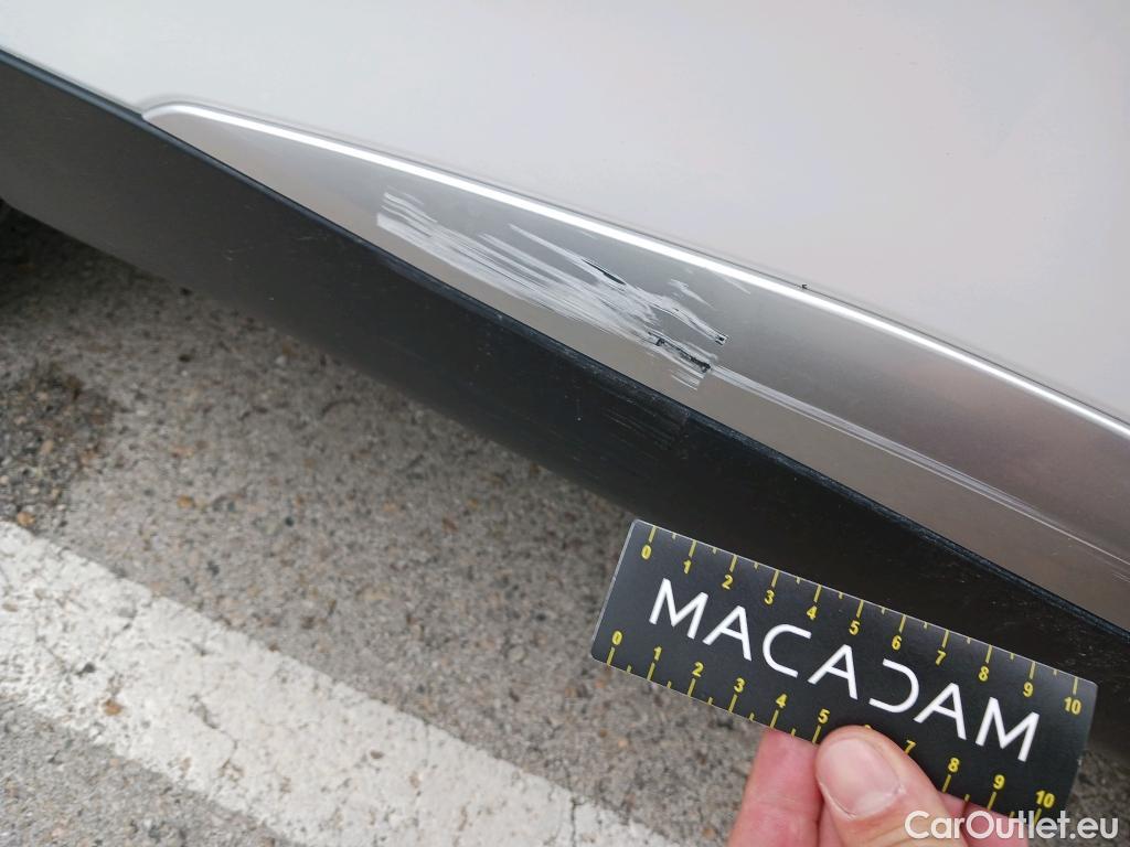  Peugeot  2008 PEUGEOT  / 2019 / 5P / todoterreno Allure Puretech 100 S&S BVM6 (CX) #24