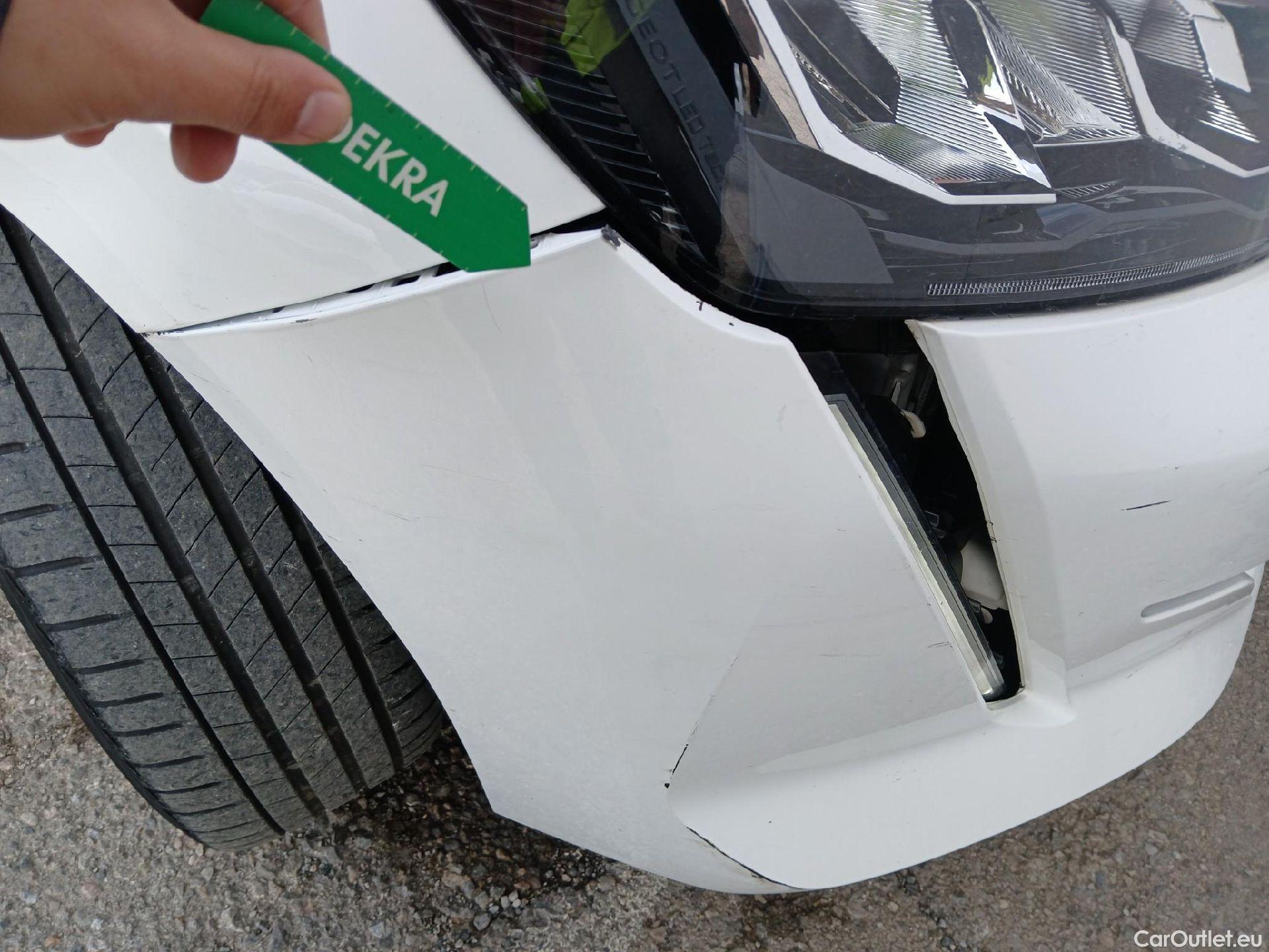  Peugeot  208 PEUGEOT  / 2019 / 5P / berlina con portón PureTech 73kW (100CV) Allure (CX) #15