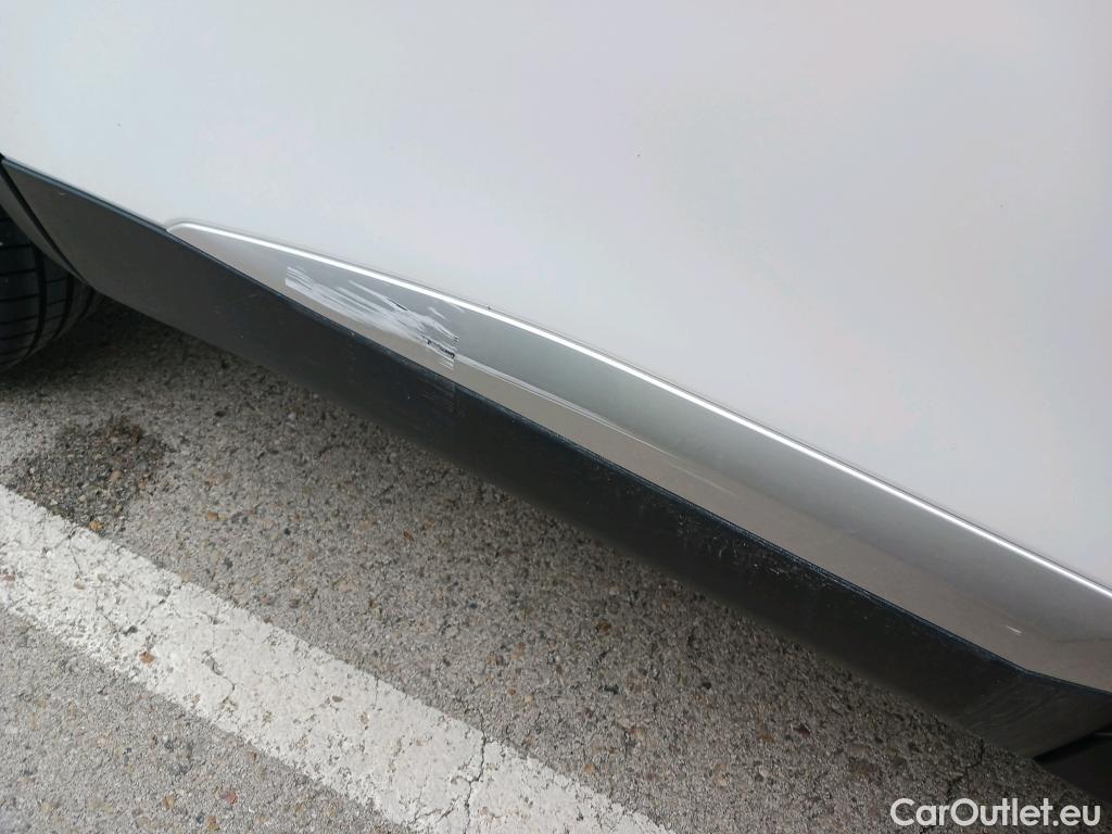  Peugeot  2008 PEUGEOT  / 2019 / 5P / todoterreno Allure Puretech 100 S&S BVM6 (CX) #23