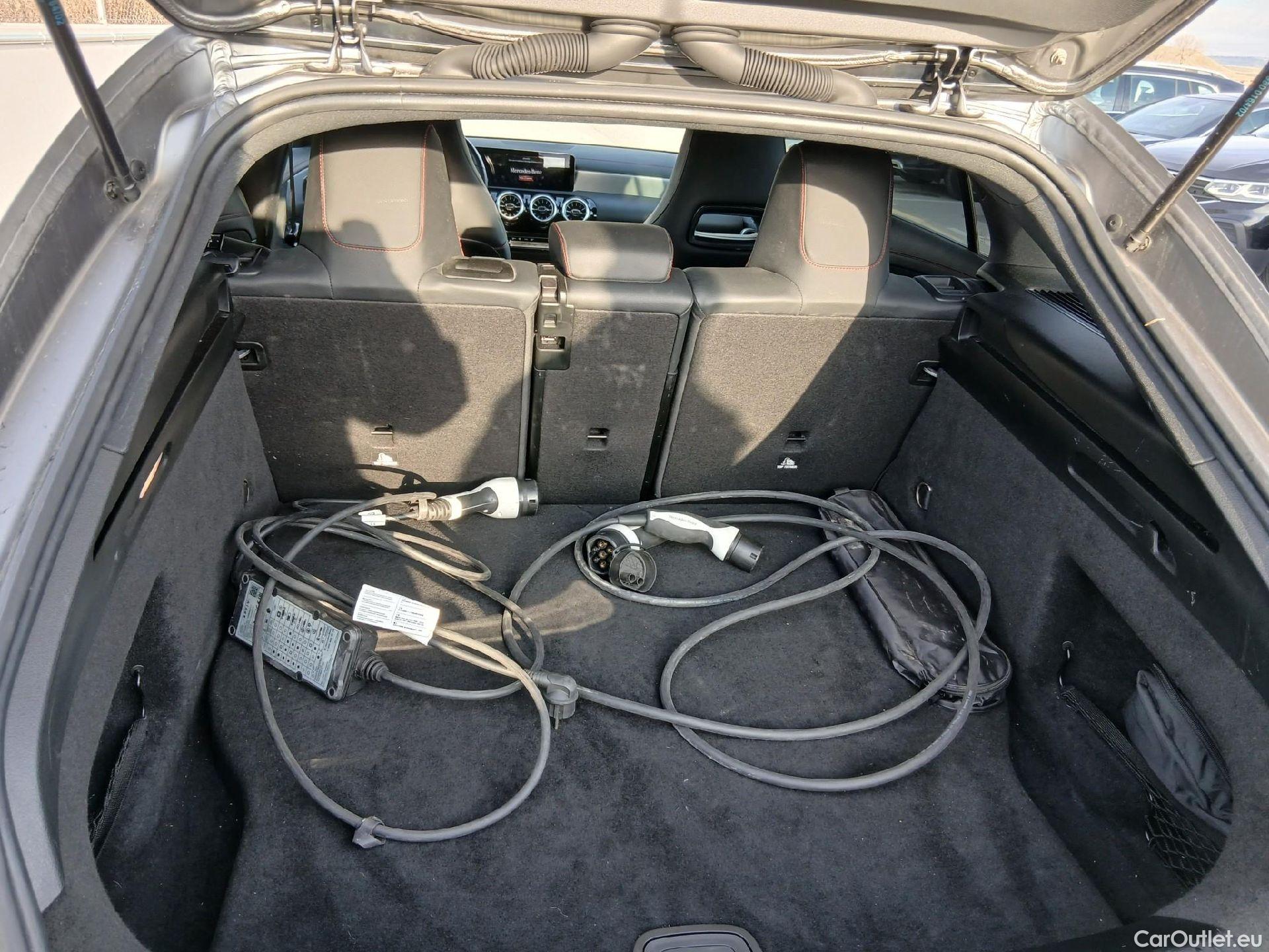  Mercedes  CLA-Klasse MERCEDES-BENZ CLA / 2019 / 5P / familiar CLA 250 e Shooting Brake #39