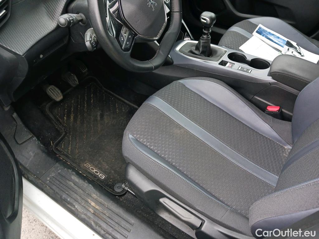  Peugeot  2008 PEUGEOT  / 2019 / 5P / todoterreno Allure Puretech 100 S&S BVM6 (CX) #5