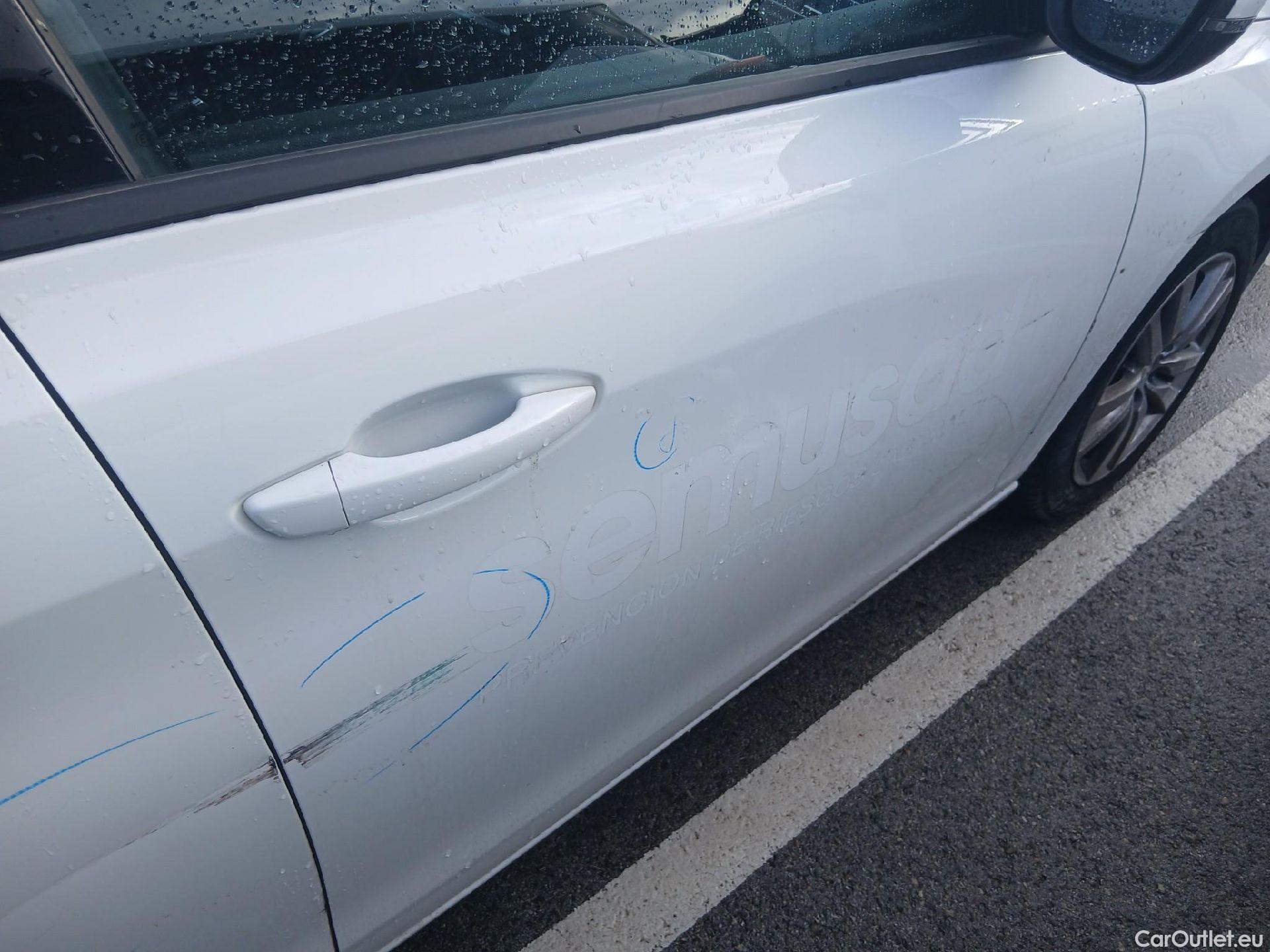  Peugeot  308 PEUGEOT  / 2017 / 5P / berlina con portón 5p Active Pack BlueHDi 130 S&S (AC) #29