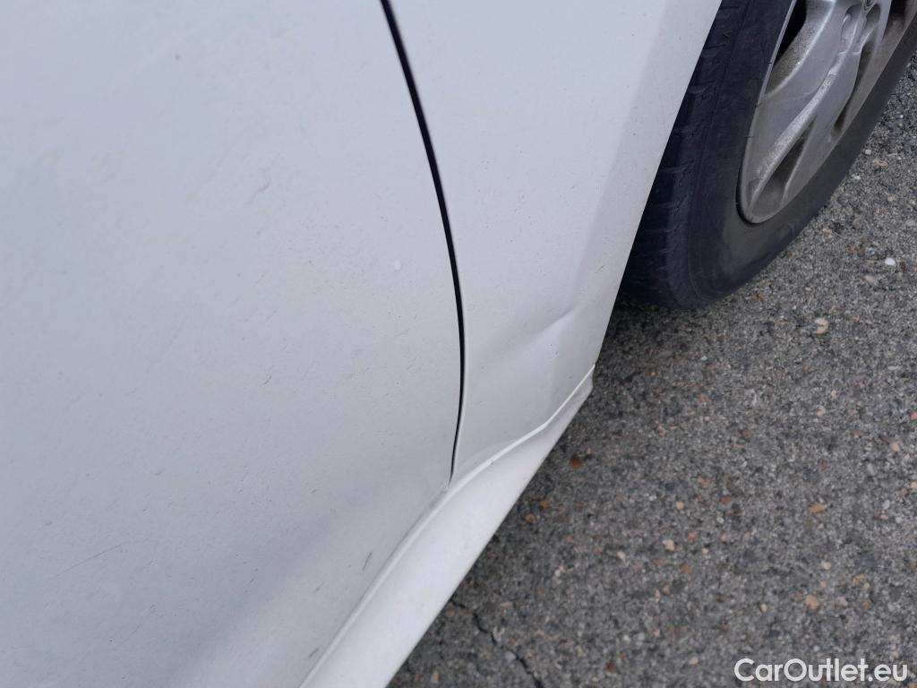  Toyota  Yaris TOYOTA  / 2020 / 5P / berlina con portón 1.5 120H Active Tech #10