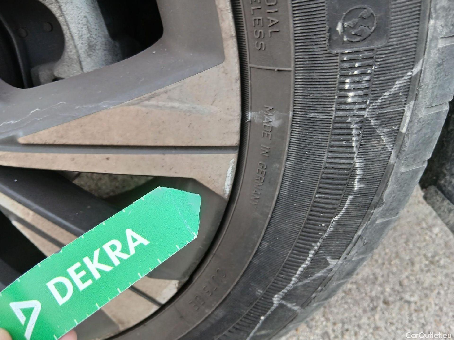  Renault  Captur RENAULT  / 2020 / 5P / todoterreno equilibre TCe 74 kW (100CV) GLP #36